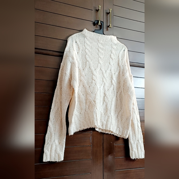 Vintage Sweaters - Vintage Woolen knitted Oversized Loose fit Cream Colour Jumper